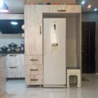 مسکن مهر فاز یک صدراتصویر آشپزخانه که یخچال در آن است