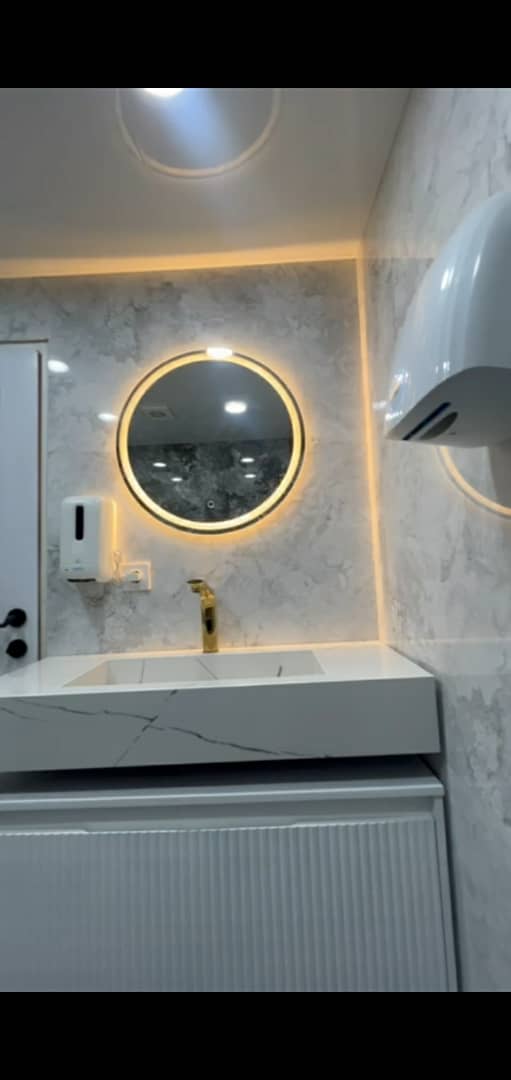 Product Gallery Image