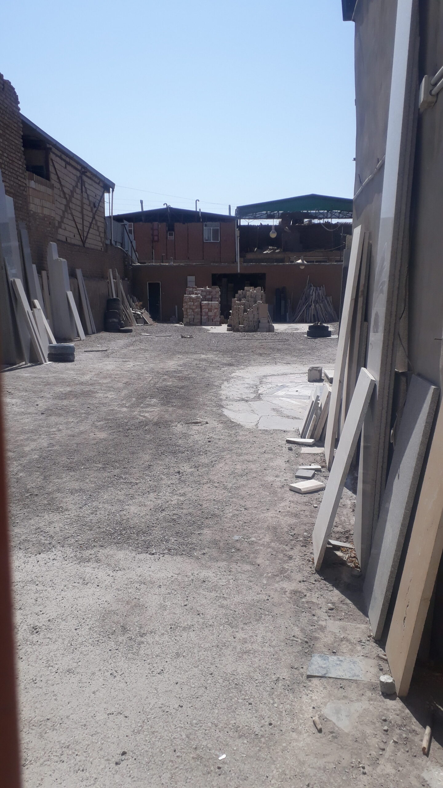 مغازه بزرگ بر بزرگرراه امام خمینی کرمان