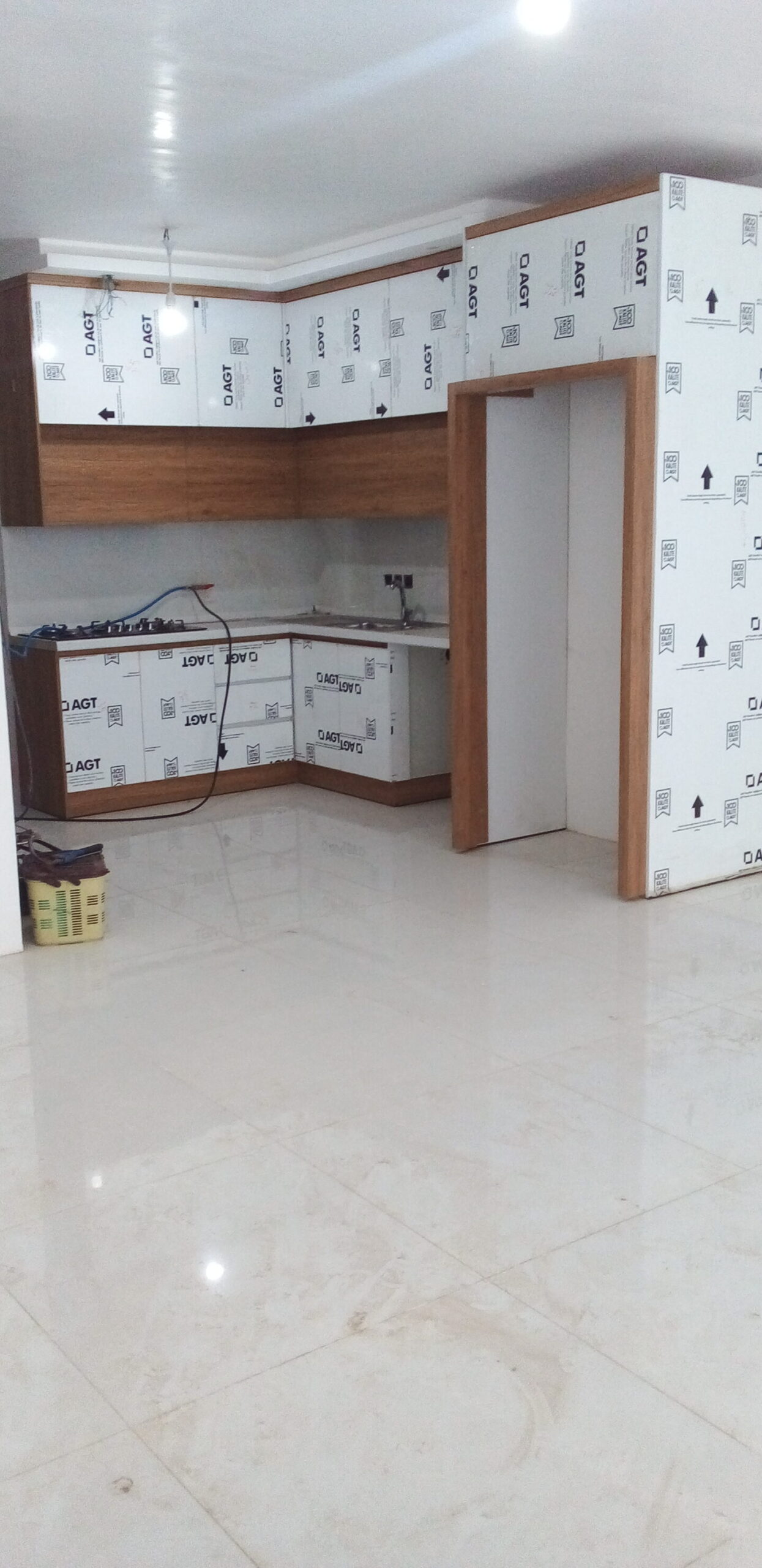 تصویر آشپزخانه مربوط به اجاره آپارتمان در خیابان وحید اصفهان | ۲ خوابه و موقعیت عالی